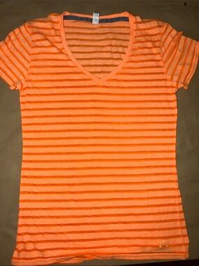 Under Armour Women's HeatGear V-Neck Activewear T-Shirt Orange size Medium